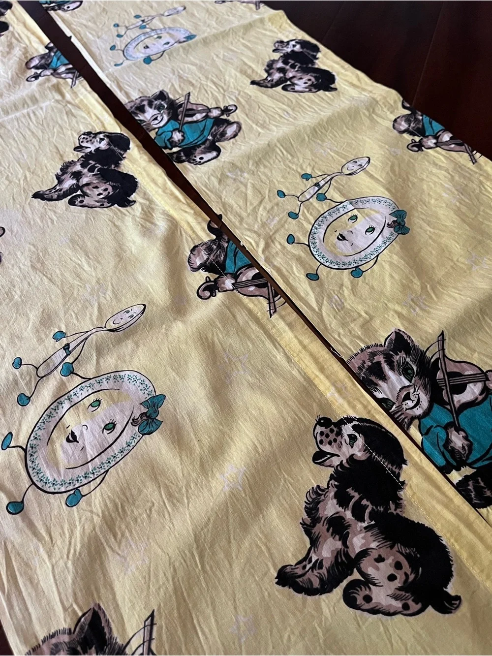 Nursery Rhyme cat Fiddle Hey Diddle Dish Spoon Little Dog MCM classic curtains